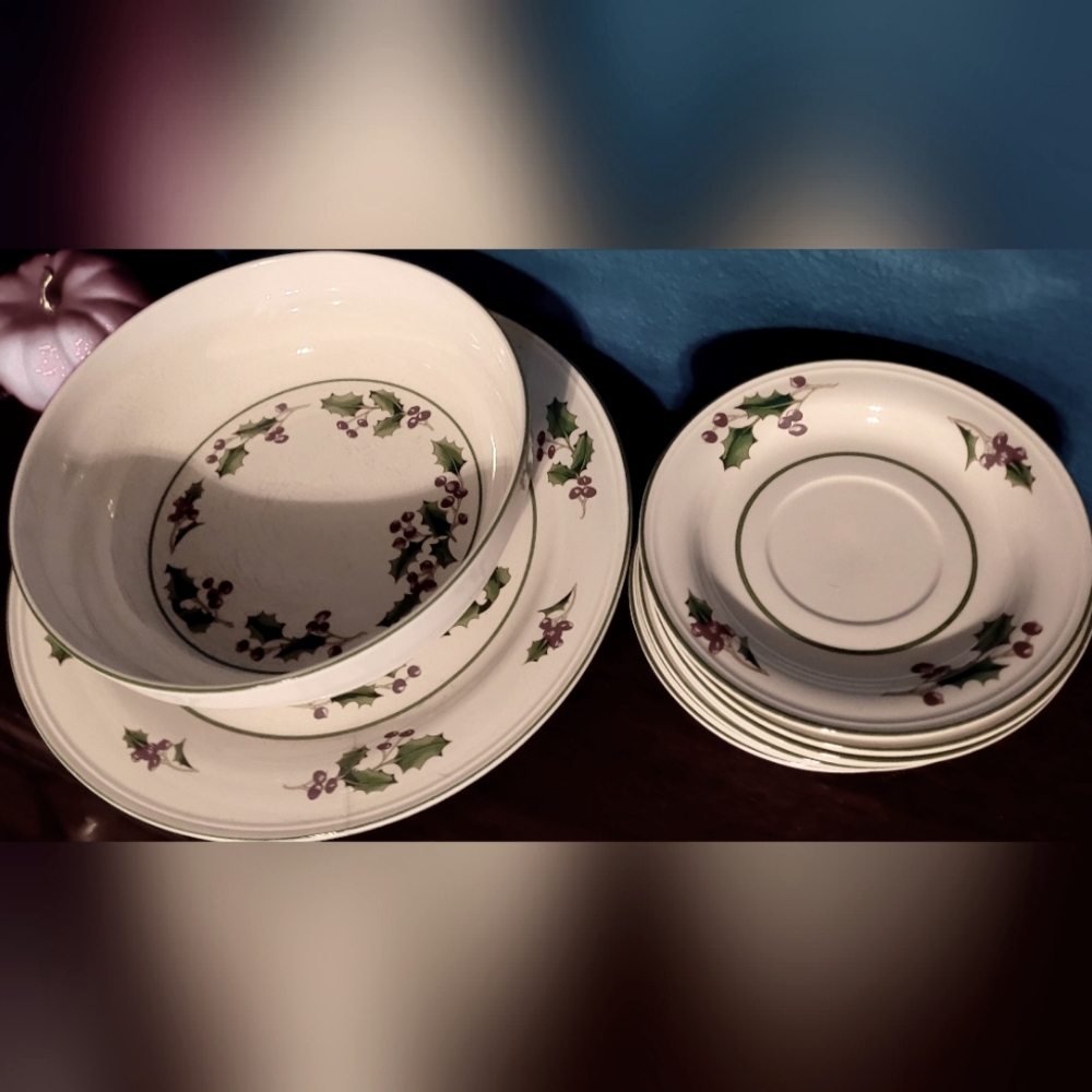VINTAGE DISHWARE White Christmas by Sang